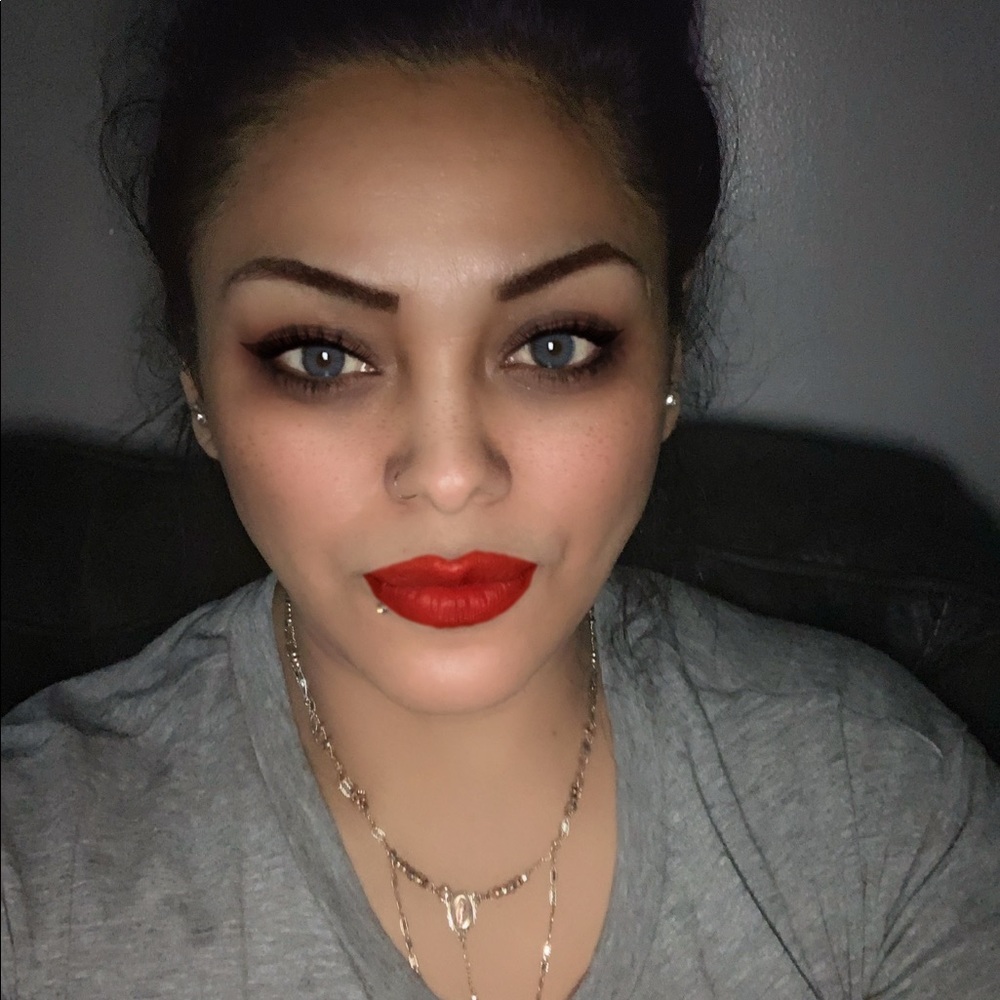 Meet your Posher, Isela